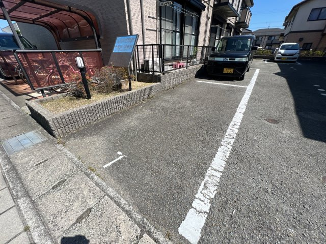 リバーサイド弐番館の駐車場