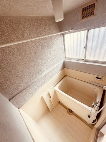 松戸市小金原５丁目のアパートの浴室