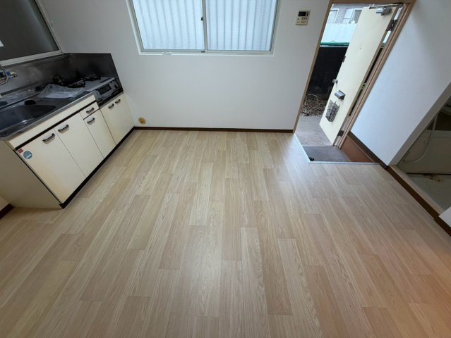 松戸市小金原５丁目のアパートの玄関