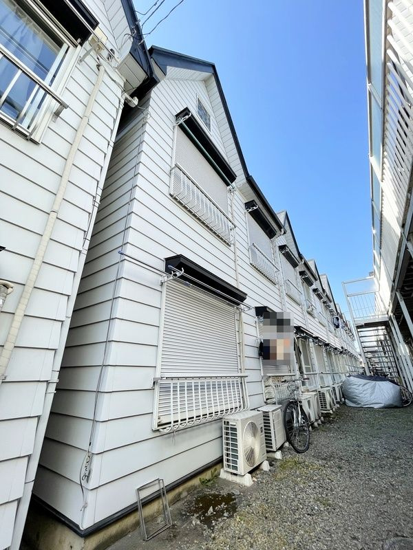 狭山市大字東三ツ木のアパートの外観