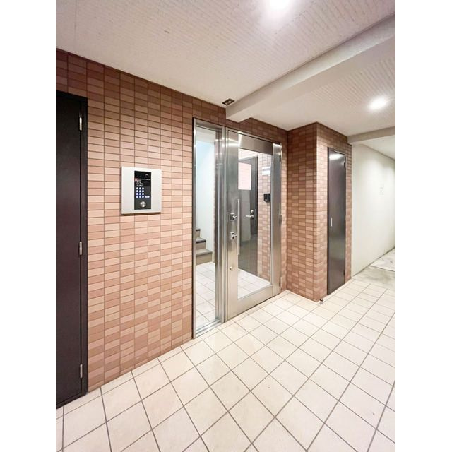 ルクス板橋のエントランス