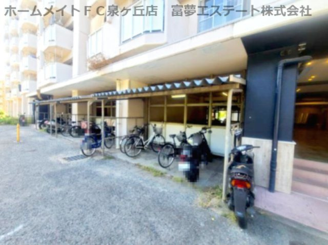 ビレッジハウス泉北栂タワー1号棟の駐車場