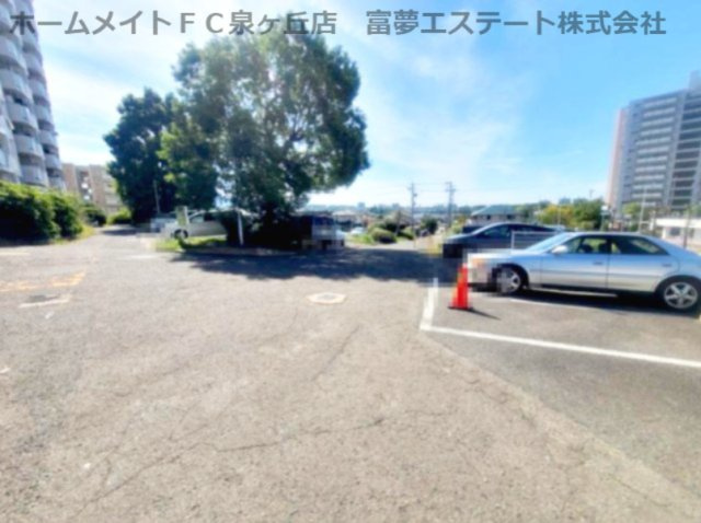 ビレッジハウス泉北栂タワー1号棟の駐車場
