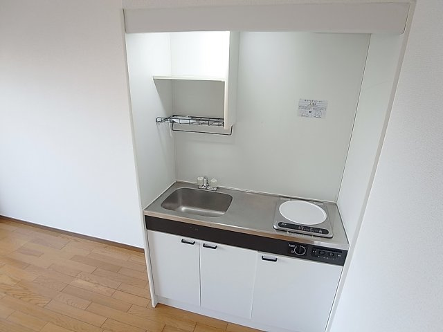神戸市長田区戸崎通２丁目の賃貸マンションのキッチン|広めのＩＨコンロ付・綺麗なキッチン