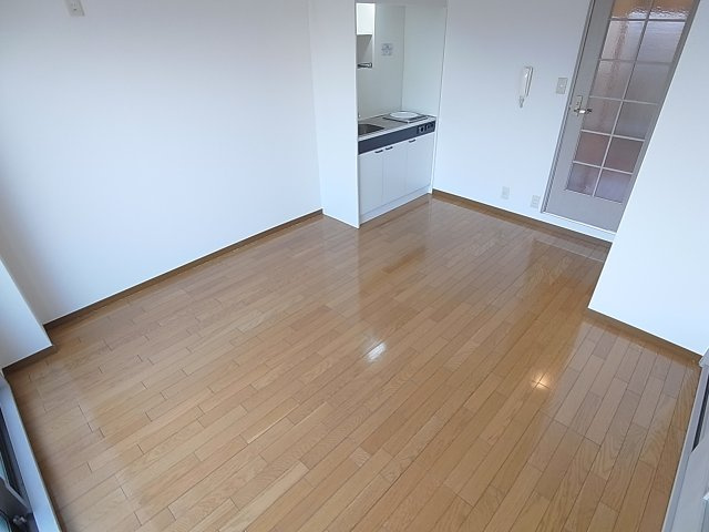 神戸市長田区戸崎通２丁目の賃貸マンションの居間・リビング|綺麗なフローリングです
