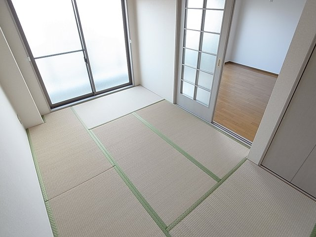 神戸市長田区戸崎通２丁目の賃貸マンションの内装|和室のお部屋もこの明るさです