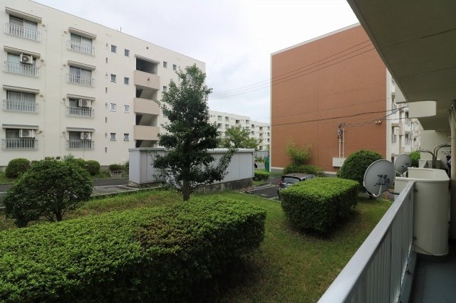 平針南住宅3棟のバルコニー
