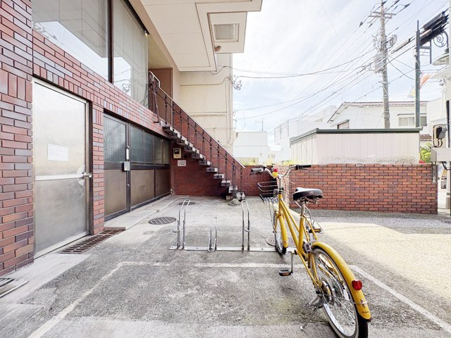 【駐輪場】 | 自由が丘メープル | 駐輪場スペース。空きの有無などは、個別にお問合せください。～即日のご見学可能～　お問合せはお気軽に。