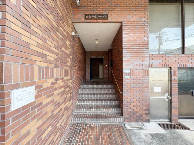 【エントランス】 | 自由が丘メープル | マンションの「顔」ともいうべきエントランス部分です。～即日のご見学可能～　お問合せはお気軽に。