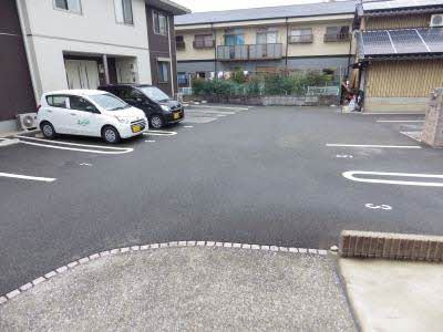 エスプリド宿町 A棟の駐車場|嬉しいエアコン付きです★