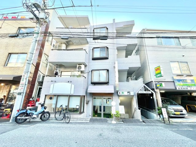 パレ・ドール千駄木Ⅱの外観|2026.10.17撮影

現地ご見学希望・資料請求などお気軽にお問い合わせ下さい！
03-5990-5201