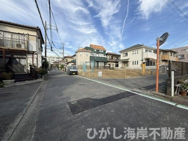 茅ヶ崎市室田２丁目　新築戸建　全２棟の前面道路含む現地写真|10月16日撮影　建築中　現地外観