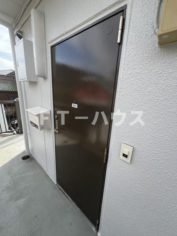 ジーアイハイツ湊Aの玄関