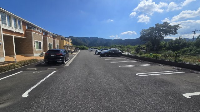 【駐車場】
