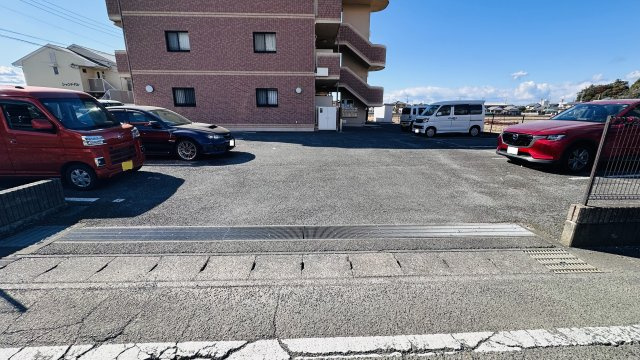 トレンタ・ノーベの駐車場