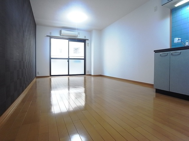 シンプルライフ元町の洋室