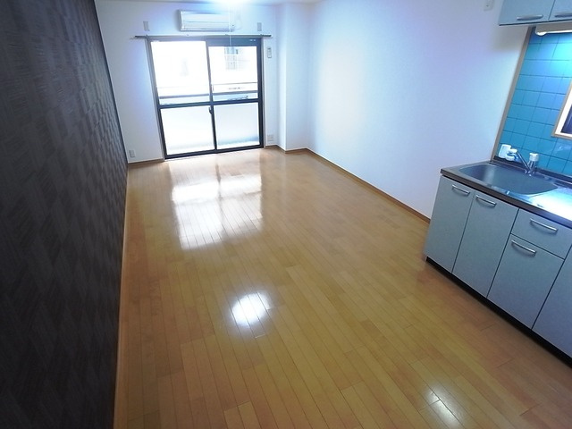 シンプルライフ元町の居間・リビング