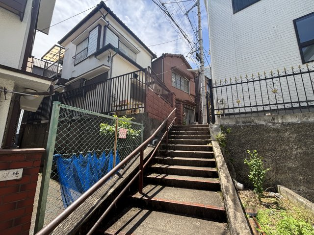 【前面道路含む現地写真】