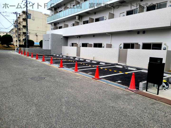 FREEDOM residence堺深井沢町の駐車場