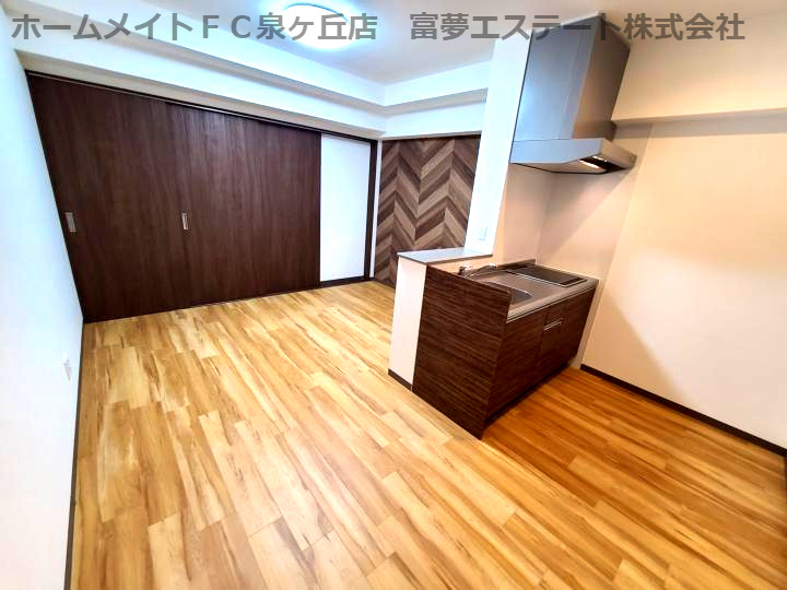 FREEDOM residence堺深井沢町の居間・リビング|リビングと洋室の間仕切りを閉めたとき