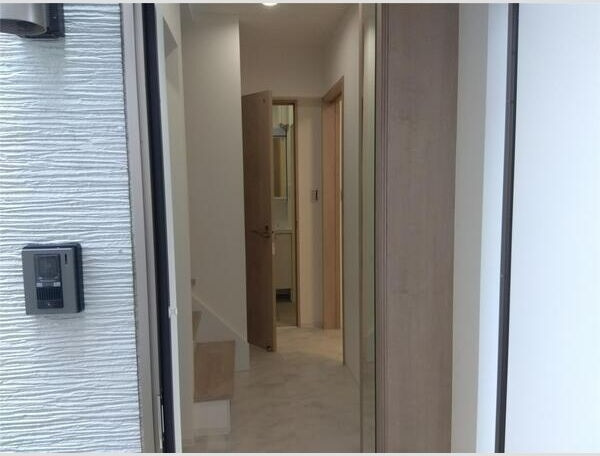 イニシアティブ原ノ町の玄関