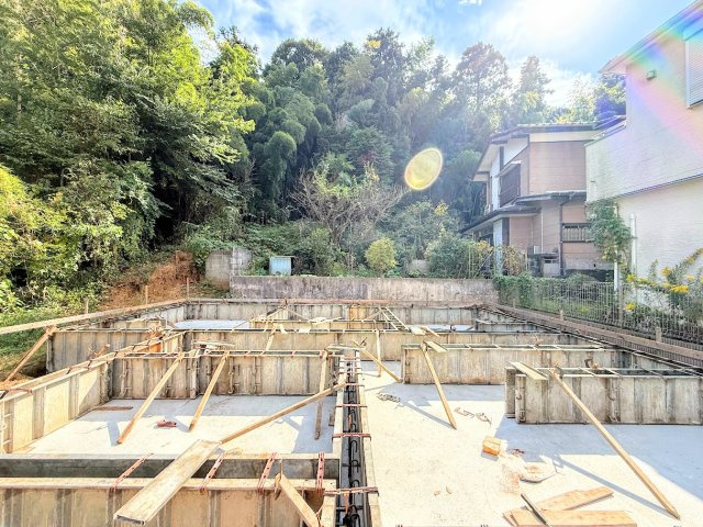 戸塚区舞岡町　新築戸建て　第11の外観|◆一戸建てを中心とした街並みが整然と続き、周辺は高い建物が建っていないので、緑の多い閑静な趣を感じる環境です。街並みや周辺環境も重要なポイントです！！