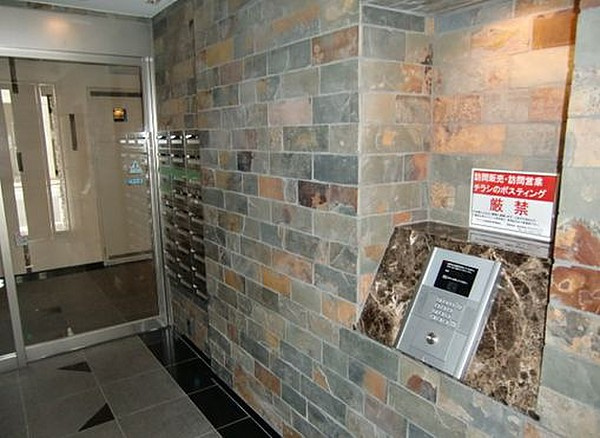 リヴシティ新御徒町のエントランス