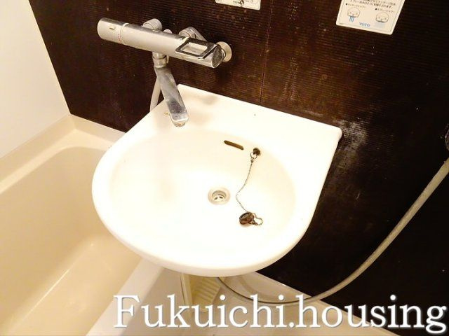 ルーブル明大前の洗面所