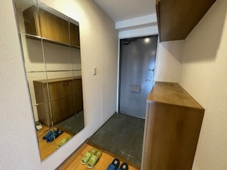 グランデュール鴨川Ⅱ番館の玄関