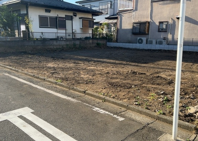 【駐車場】 | 光が丘新築戸建 | 駐車場と明記されていても、最小スペースでつくられた駐車場だと大型車は駐車できなかったり、出入りしにくくなったりする可能性があります。お車のサイズと購入したい物件の駐車場のサイズを現地で確認しましょう。