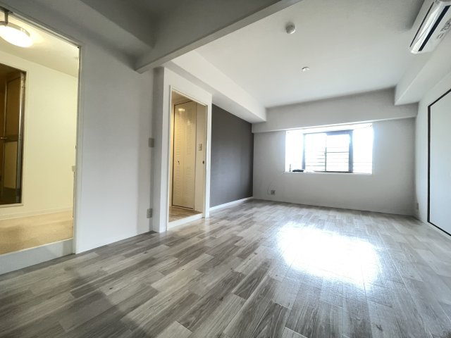 寝屋川市中神田町の賃貸マンションの居間・リビング