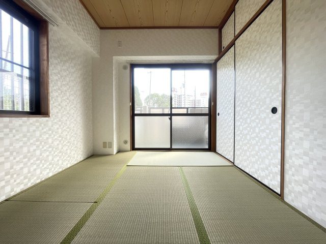 寝屋川市中神田町の賃貸マンションの和室