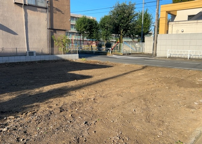 【駐車場】 | 光が丘新築戸建 | 駐車場と明記されていても、最小スペースでつくられた駐車場だと大型車は駐車できなかったり、出入りしにくくなったりする可能性があります。お車のサイズと購入したい物件の駐車場のサイズを現地で確認しましょう。