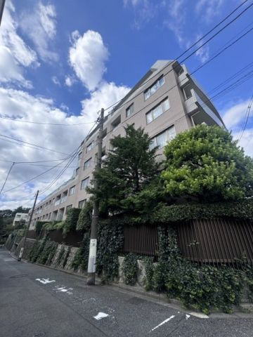 ハウス山の手八幡坂の外観