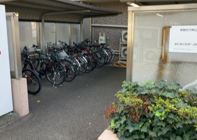 【駐車場】 | ライオンズマンション八王子第６ | 車一台あたりに必要なスペースは、標準サイズの普通自動車で横幅2m50cm、長さ5mは必要になります。ただし、乗降のことも考慮して横幅3m30cm、長さ5m50cmほどは確保できるところを選びましょう。