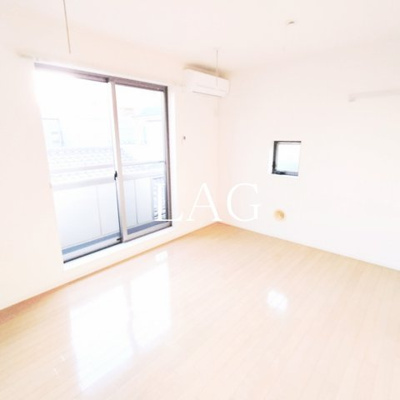 【居間・リビング】 | カーサヴィエント | 洋室のお部屋です。