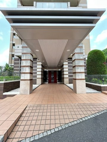ミオカステーロあざみ野南のエントランス