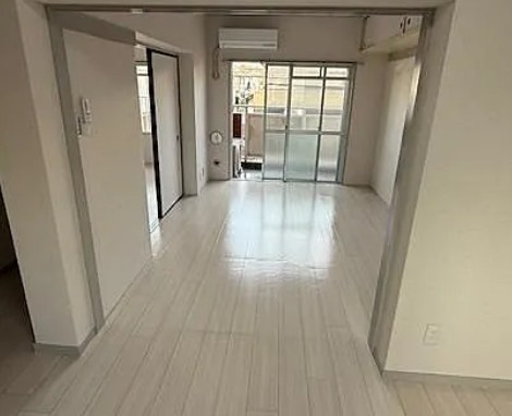 エルベール新町Ⅰ号館の居間・リビング