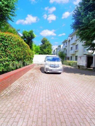小平市花小金井８丁目の賃貸マンションの駐車場