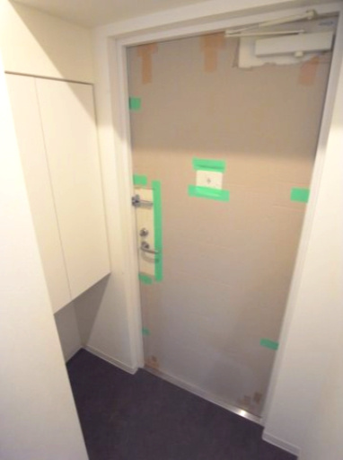 神戸市中央区脇浜町３丁目の賃貸マンションの玄関