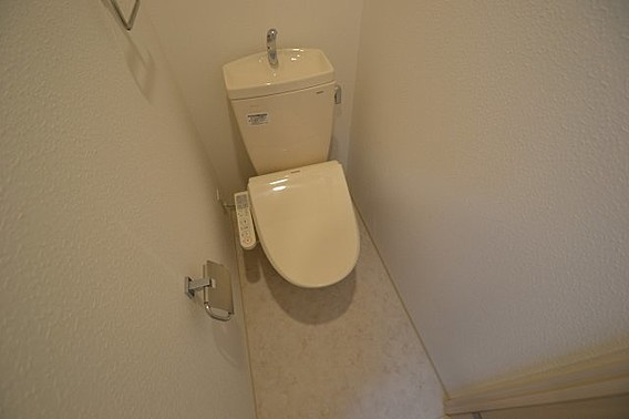 神戸市中央区加納町３丁目の賃貸マンションのトイレ