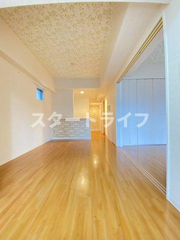 大阪市淀川区宮原１丁目の賃貸マンションの居間・リビング