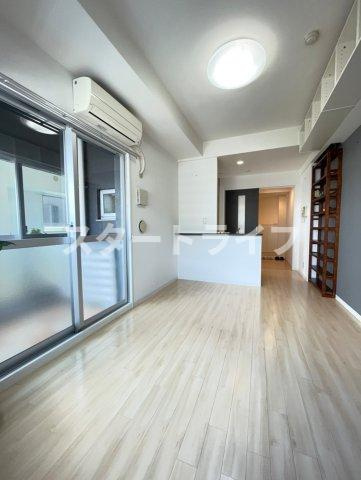 大阪市淀川区宮原１丁目の賃貸マンションの居間・リビング