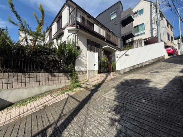 渋谷区元代々木　中古戸建の前面道路含む現地写真