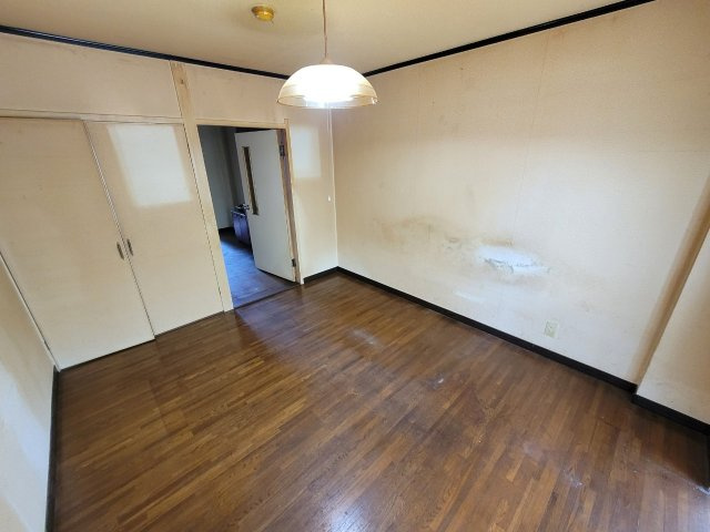 PLEAST梅満町の内装|ゆったり過ごせる居間です