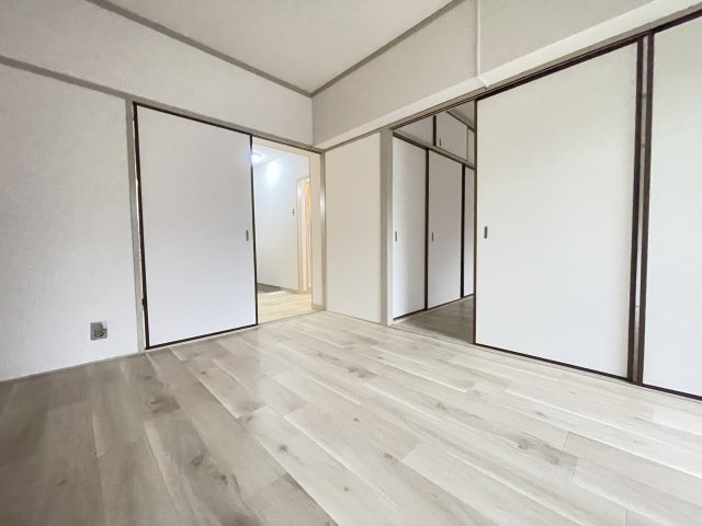 寝屋川市成田西町の賃貸マンションの居間・リビング