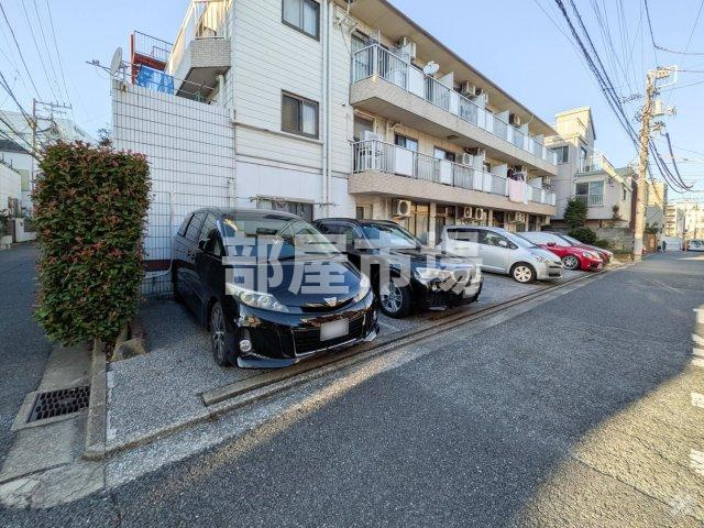 ロアール新大塚の駐車場