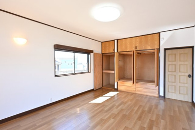 【洋室】 | 太田市大原町1期　中古戸建住宅 | 洋室も収納付きでお部屋がスッキリと片付きます♪