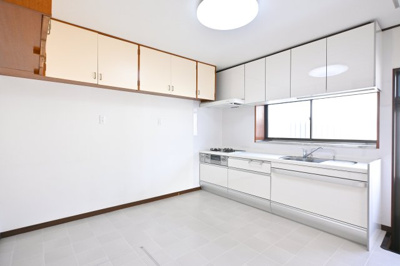 【キッチン】 | 太田市大原町1期　中古戸建住宅 | 7.6帖のダイニングキッチンは収納も多く広々としていて使いやすい♪
