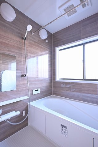 【浴室】 | 太田市大原町1期　中古戸建住宅 | リフォーム済みのお風呂は落ち着いた雰囲気のお風呂は一日の疲れを癒してくれます♪
